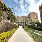 Modern & Sunny 1Br In New Cairo