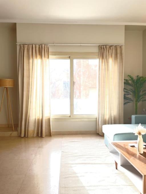 Modern & Sunny 1br In New Cairo